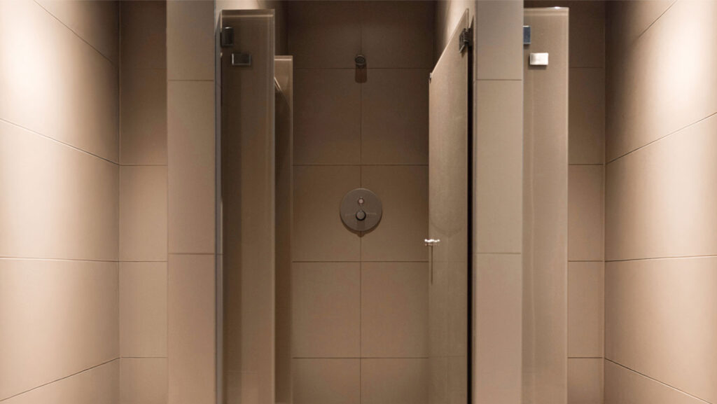 Duschbereich TRU Fitness Düsseldorf